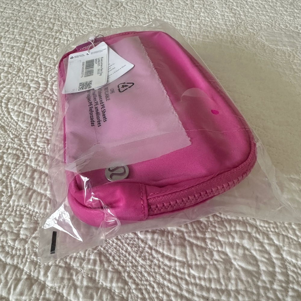 Sonic Pink Lululemon 1L Everywhere Belt Bag Extended Strap NWT - Picture 7 of 12
